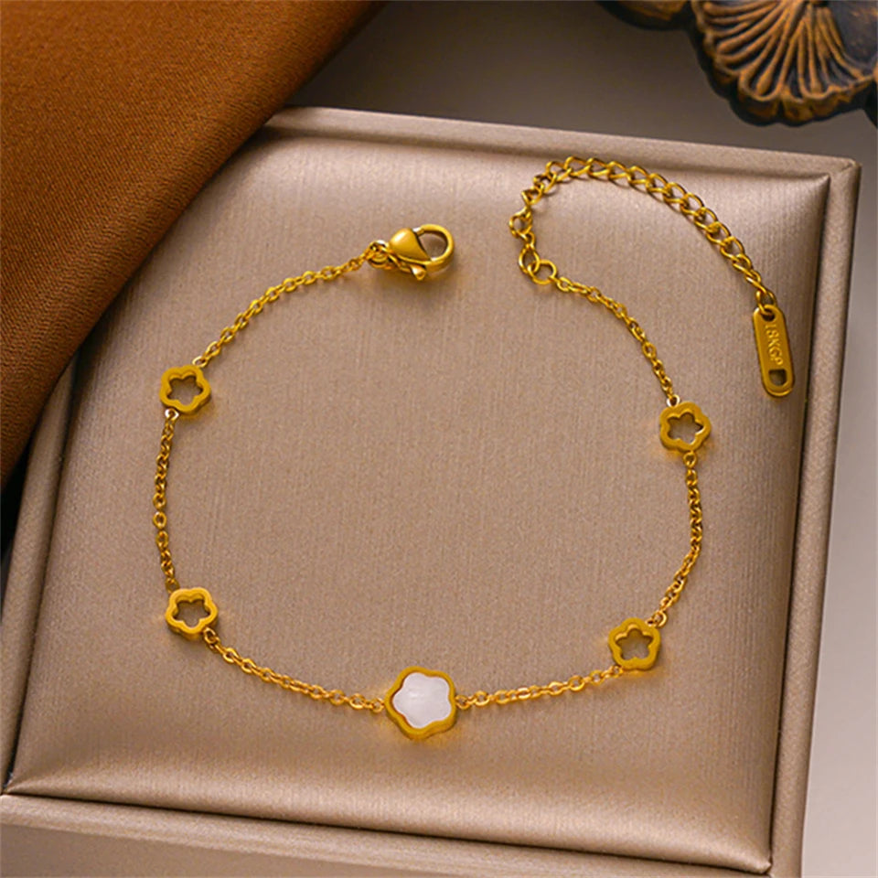 Simple  Flower Bracelet For Women Golden