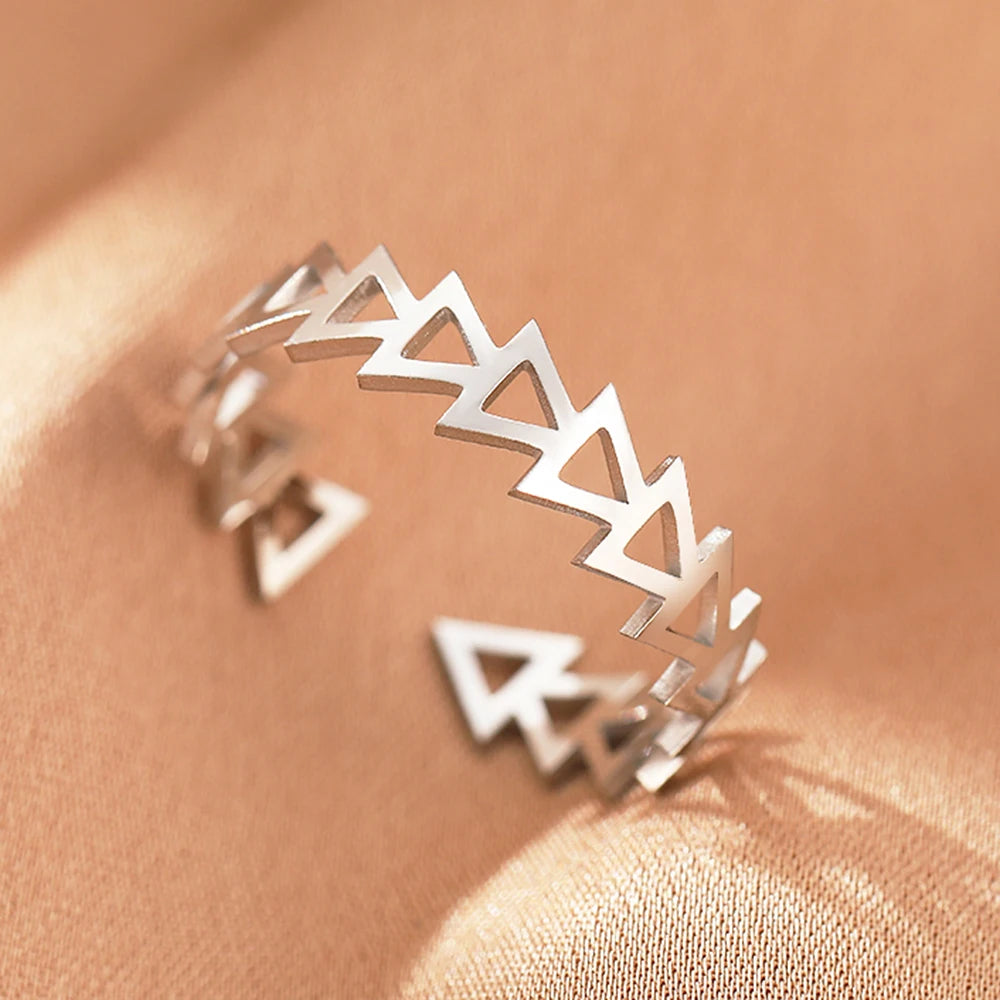 Rings Simpler Geometric Fashion