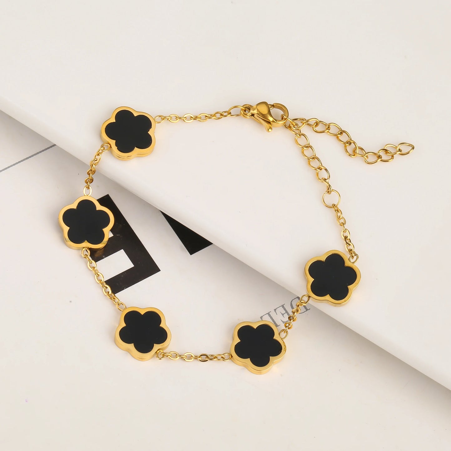 New Design Gold Flower Bracelet With Five Leaf Petals Women's Luxury