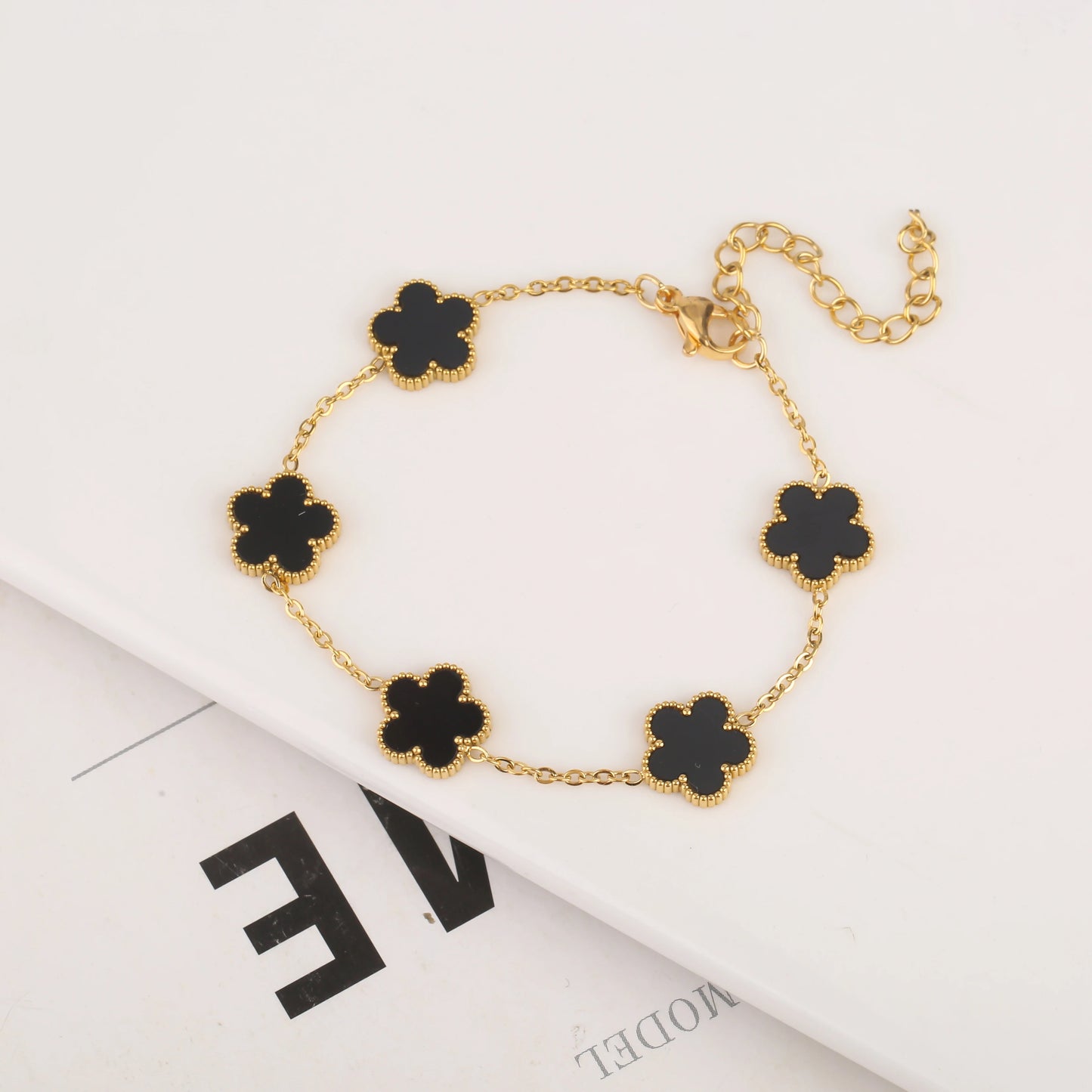 New Design Gold Flower Bracelet With Five Leaf Petals Women's Luxury