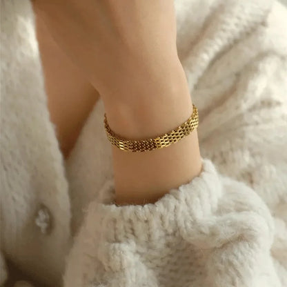 Gold Plated Bracelet For Women Occident Metal Texture New Design